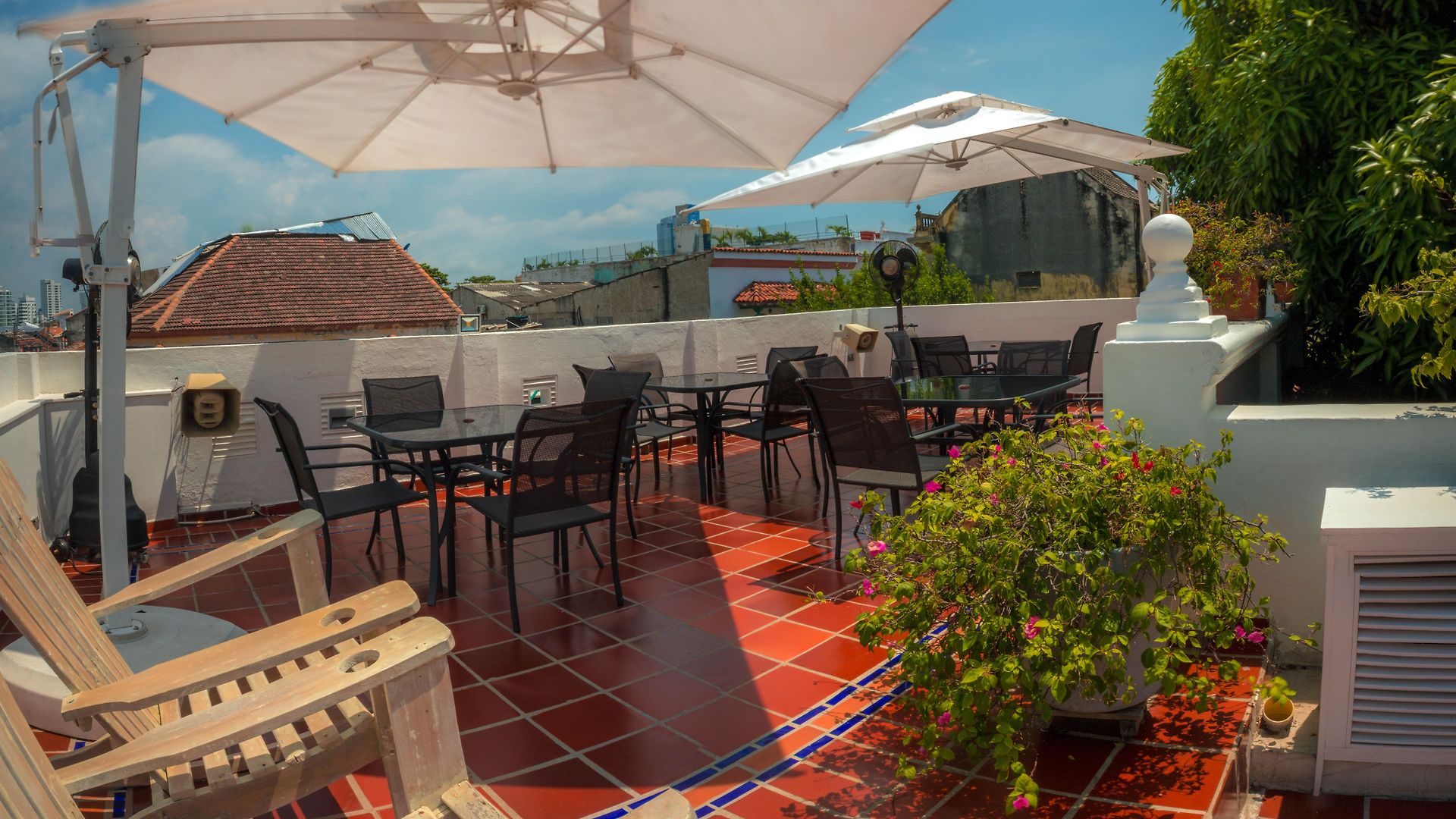 Patios Hostal *