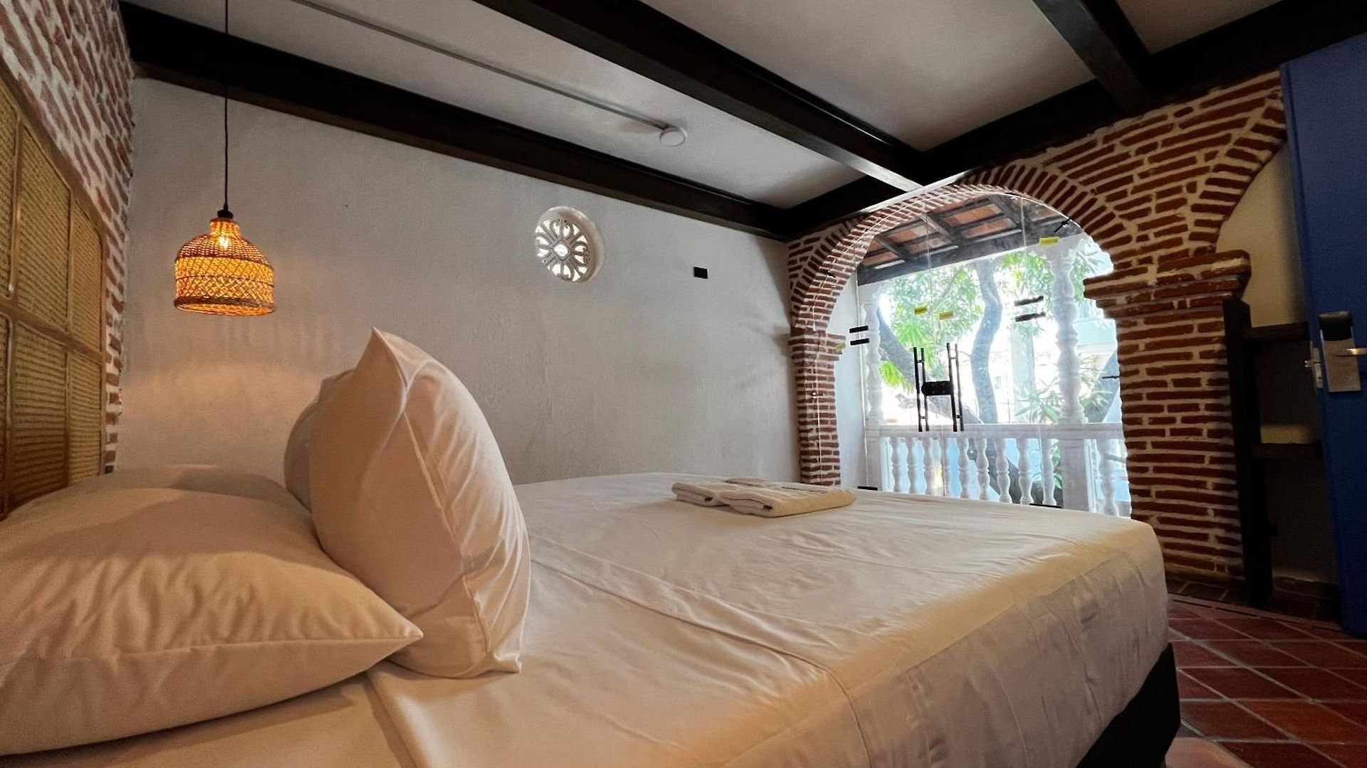 Patios Hostal *