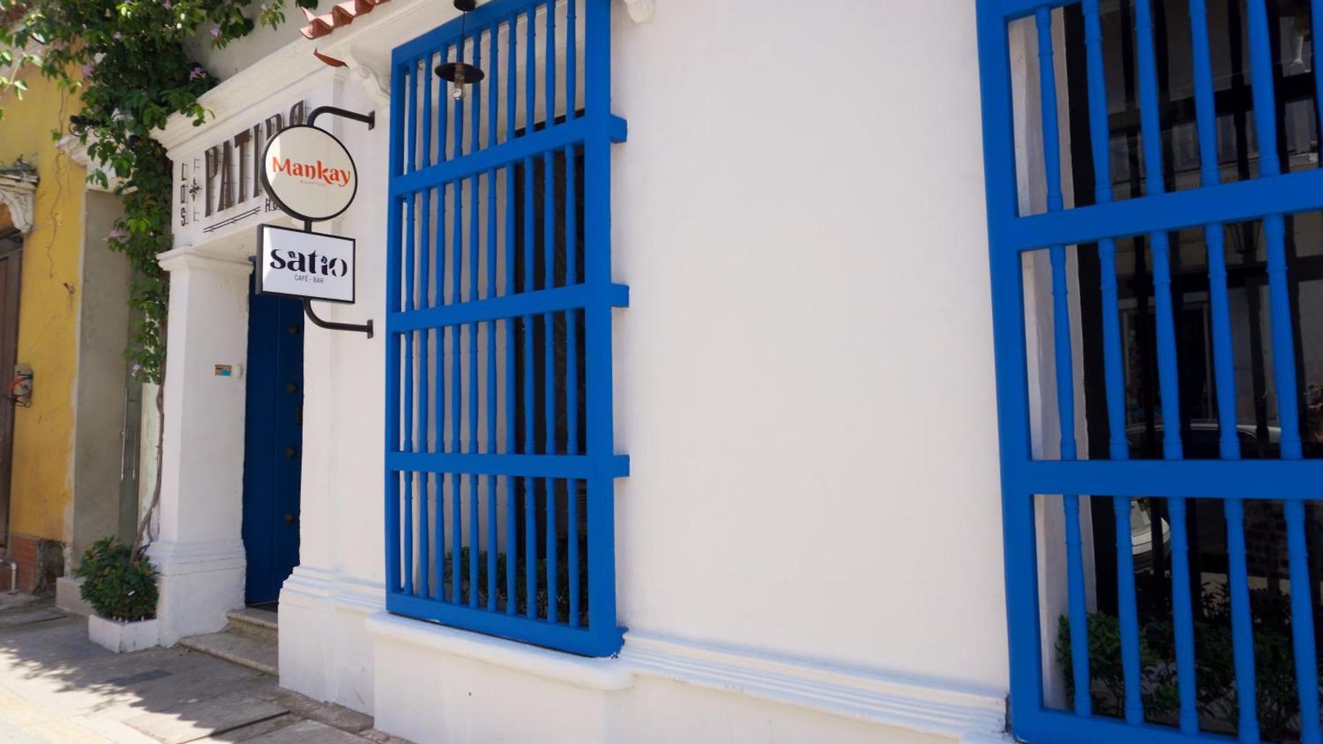 Patios Hostal *