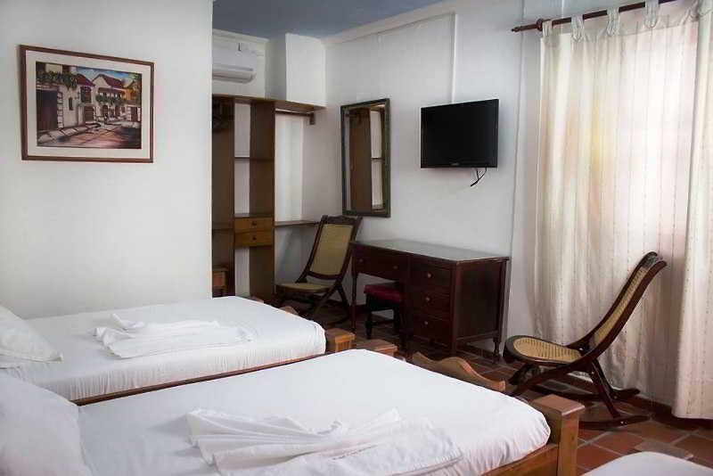 Patios Hostal *