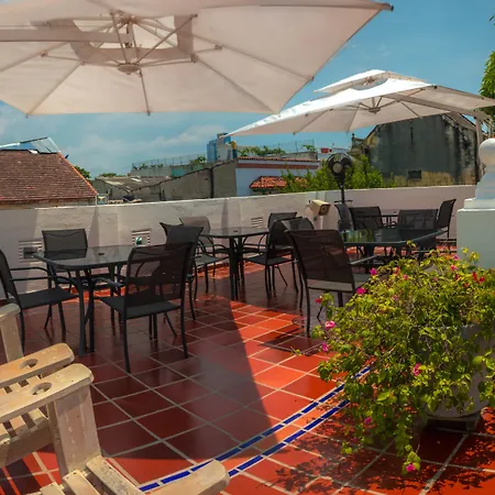 Patios Hostal *