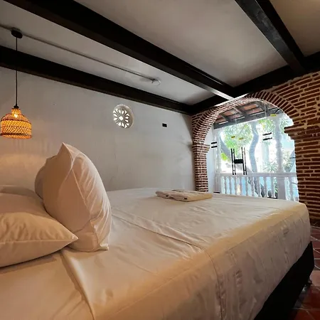 Patios Hostal *
