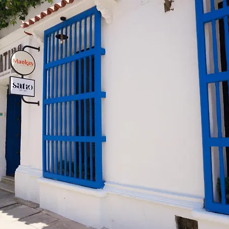 Patios Hostal *