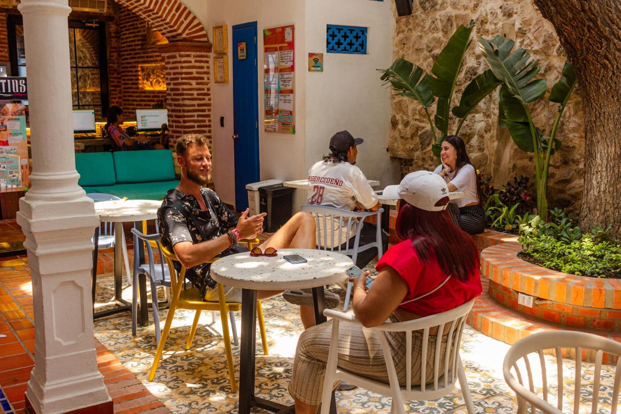 Patios Hostel *